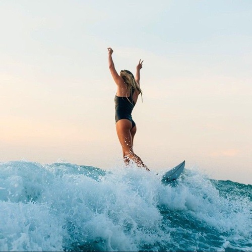 surfer-standing